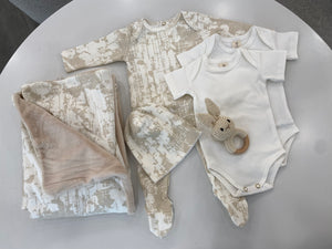 Baby Boy Layette Set | Little Luggage | Beige | Cadeau